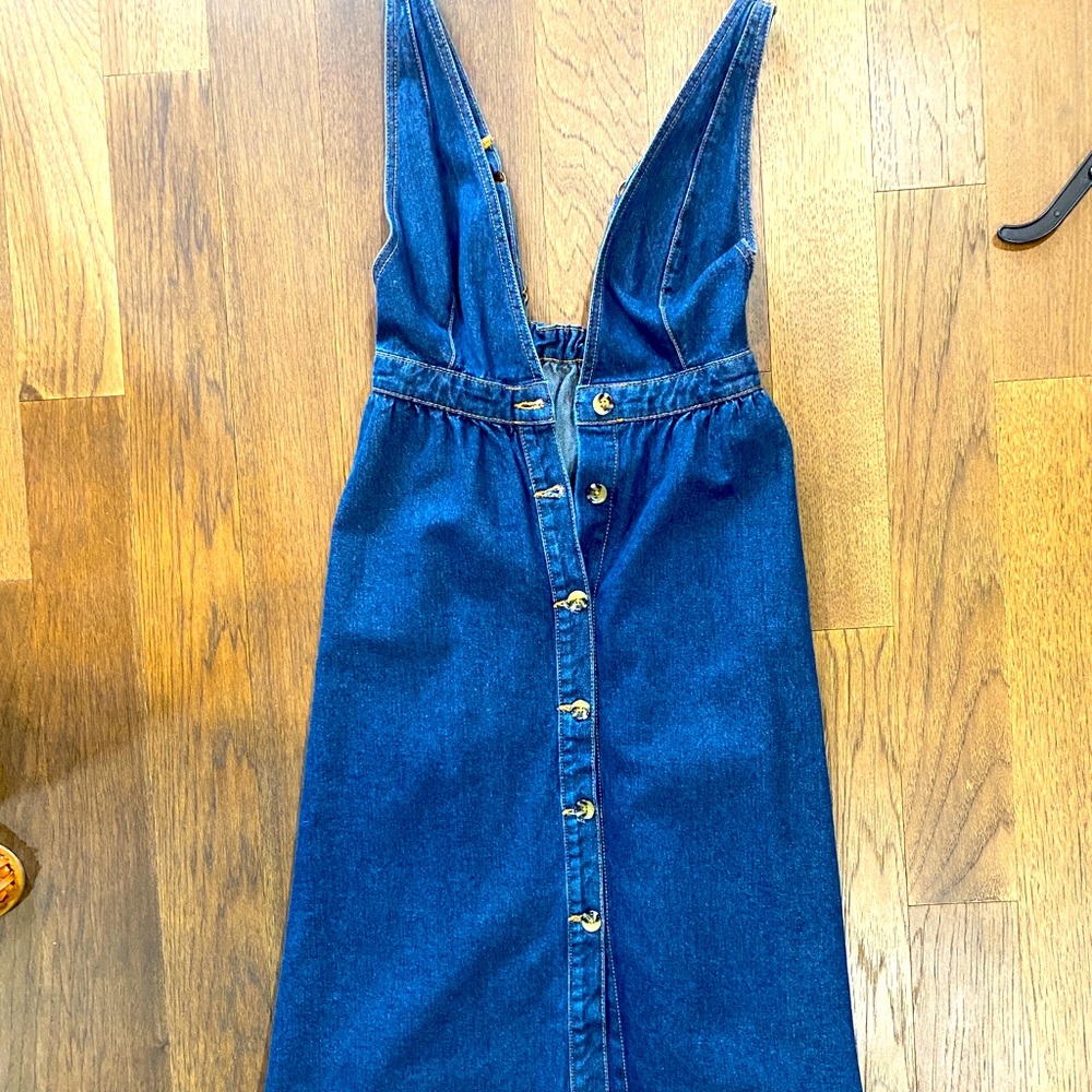 Adorable UO Denim button dress!